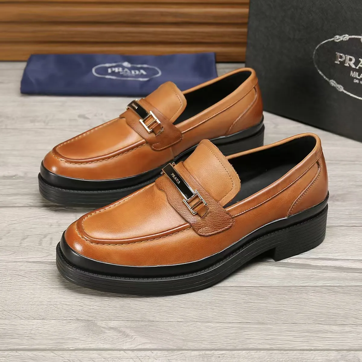 Men's shoes 💰540 💰💰🎩🎩【Prada】Counter 1:1⬆️original reproduction, absolute quality🆗Original outsole, high-quality imported rubber, wear-resistant and non-slip, never degummed, upper material: imported first-layer cowhide➕anti-slip foam outsole, official website material, lining material: water-dyed leather lining, 3 colors available! Code number 38-45